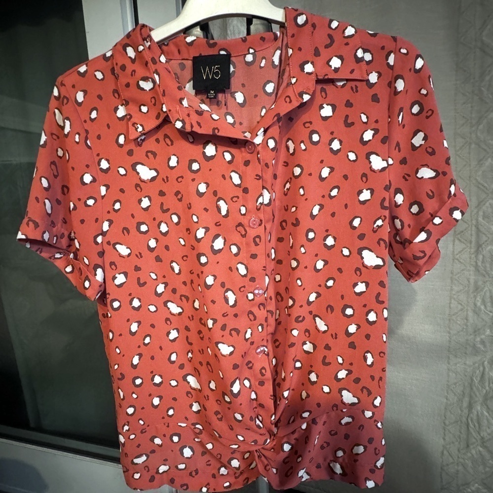 W5 Anthropologie Coral Orange White Leopard Cheetah Print Button Down Size M - Picture 1 of 8